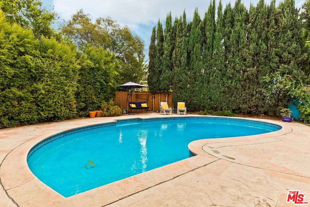 12154 Morrison Street