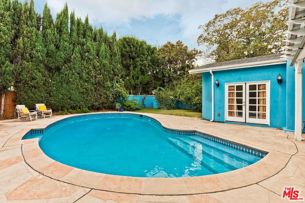 12154 Morrison Street