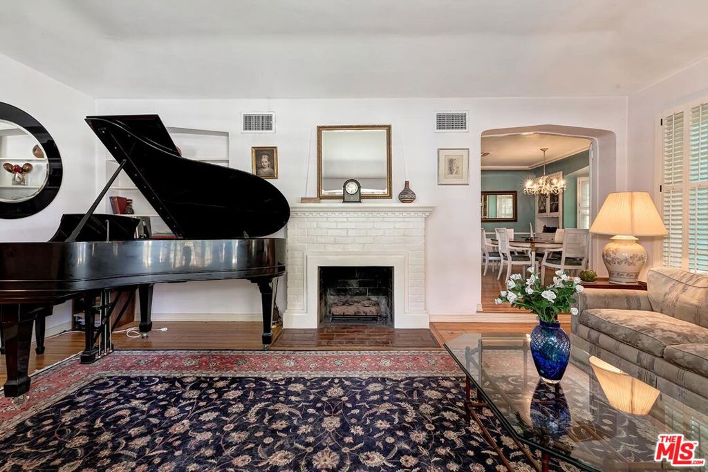 12154 Morrison Street