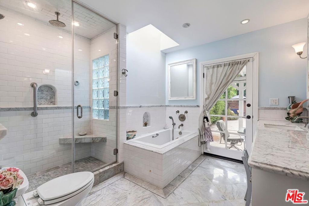 12154 Morrison Street