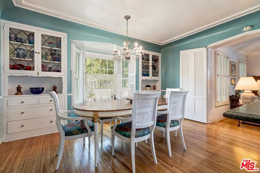 12154 Morrison Street