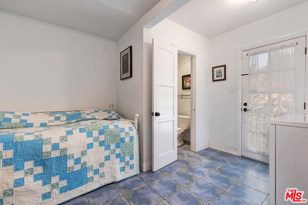 12154 Morrison Street