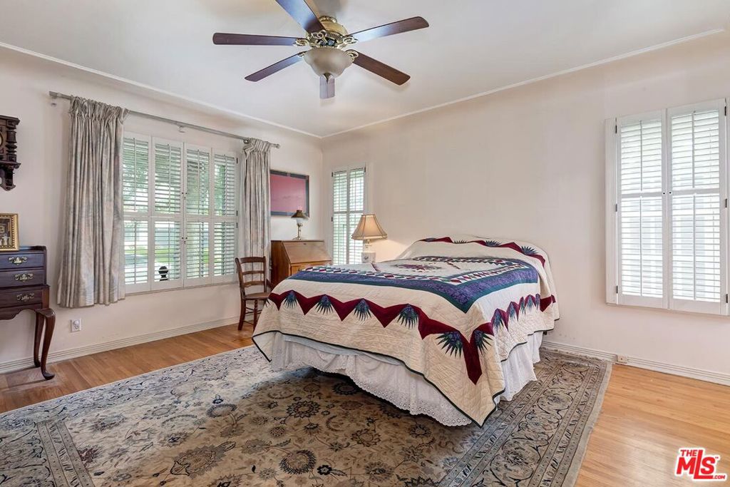 12154 Morrison Street