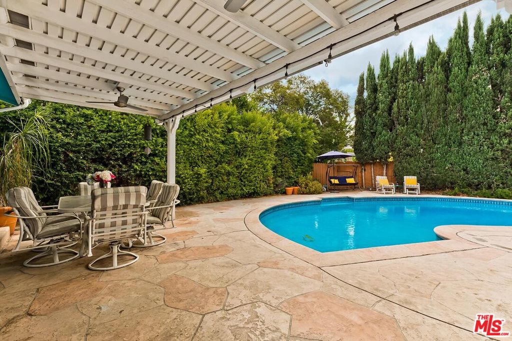 12154 Morrison Street