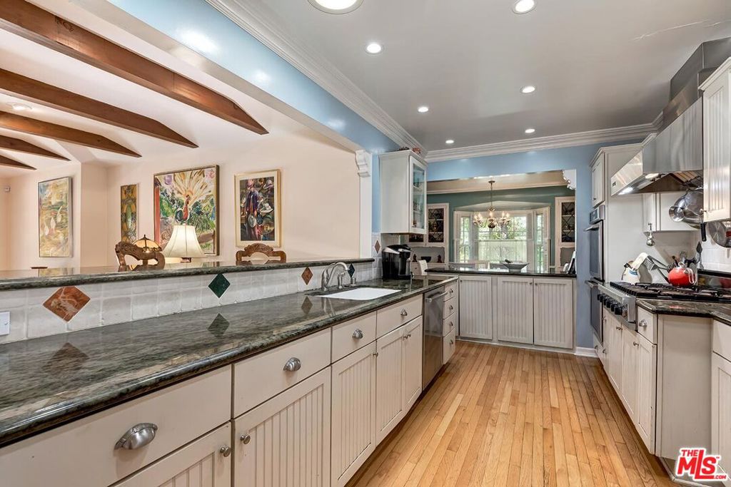 12154 Morrison Street