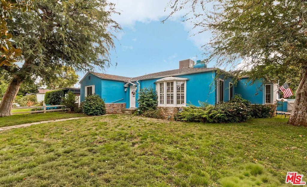 12154 Morrison Street