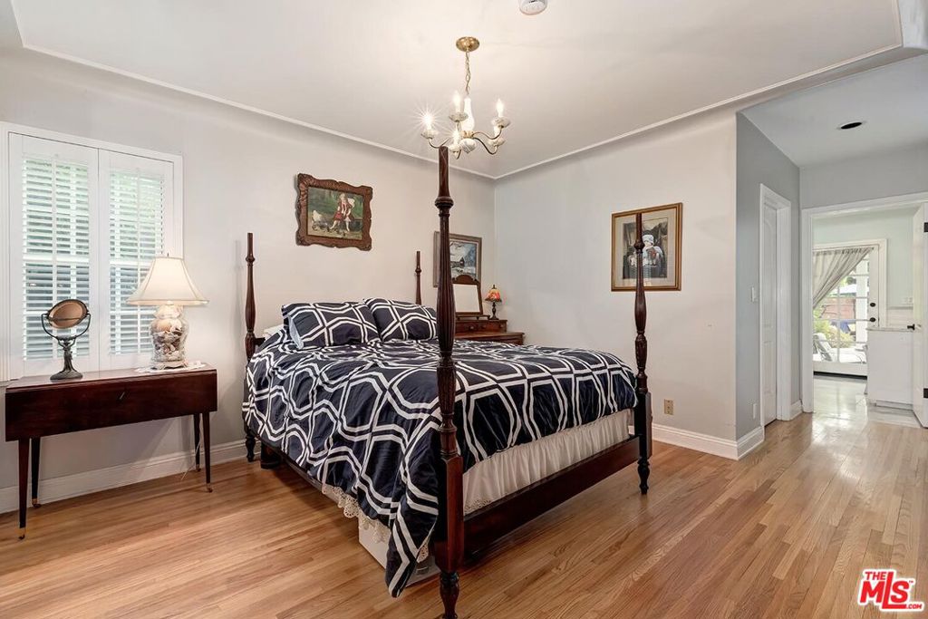 12154 Morrison Street