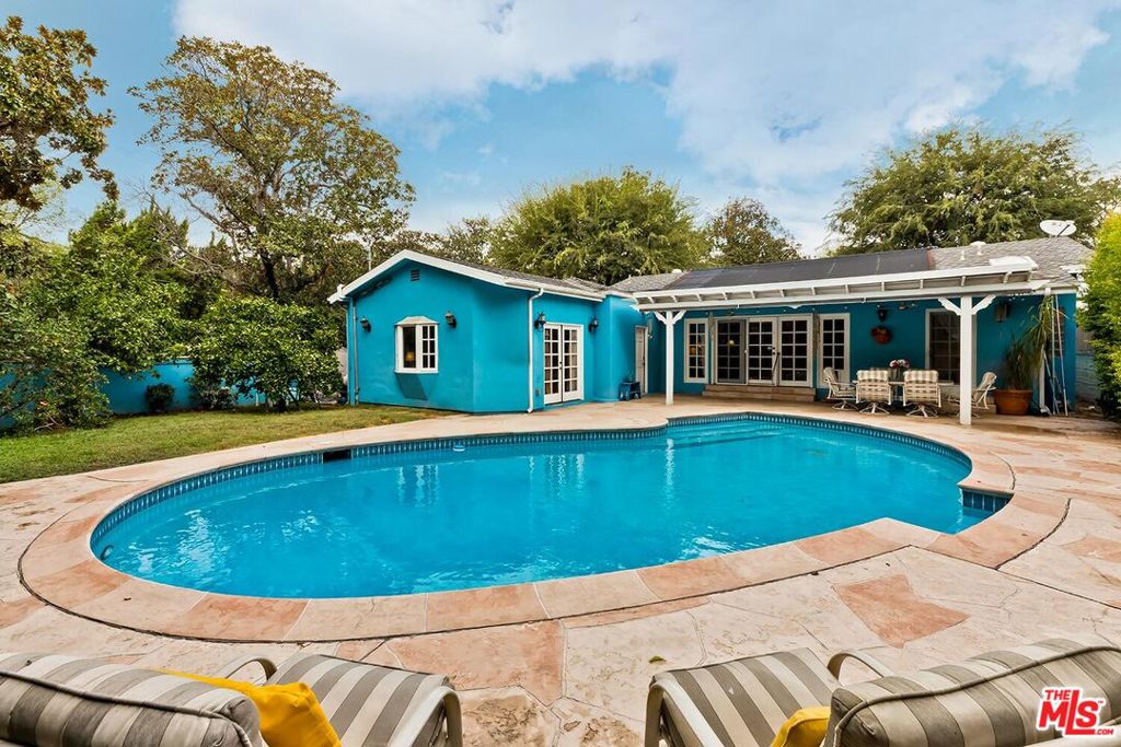 12154 Morrison Street