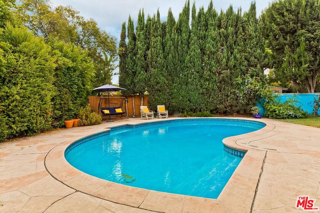 12154 Morrison Street