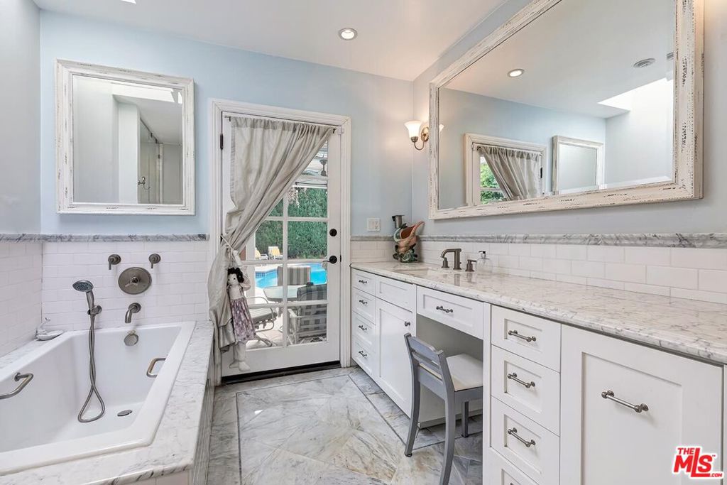 12154 Morrison Street