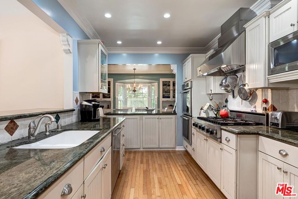 12154 Morrison Street