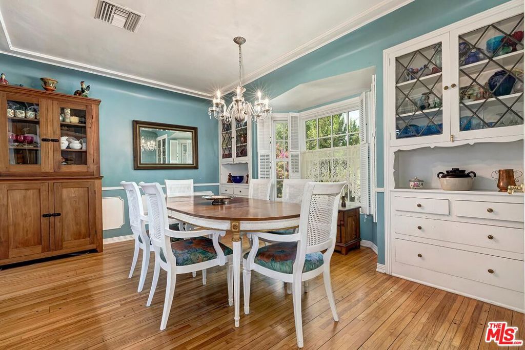 12154 Morrison Street