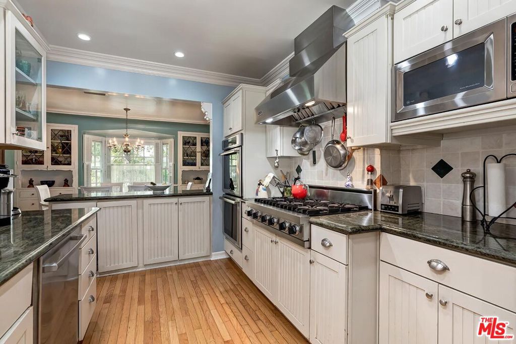 12154 Morrison Street