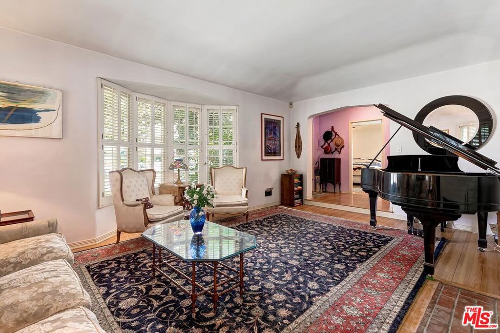 12154 Morrison Street