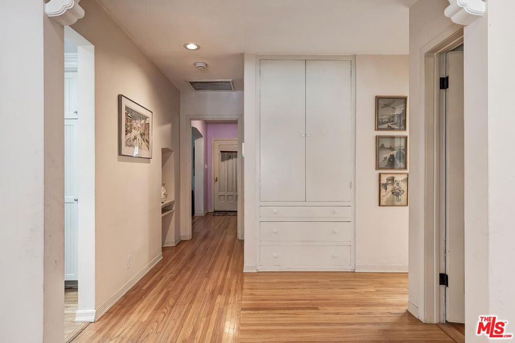 12154 Morrison Street