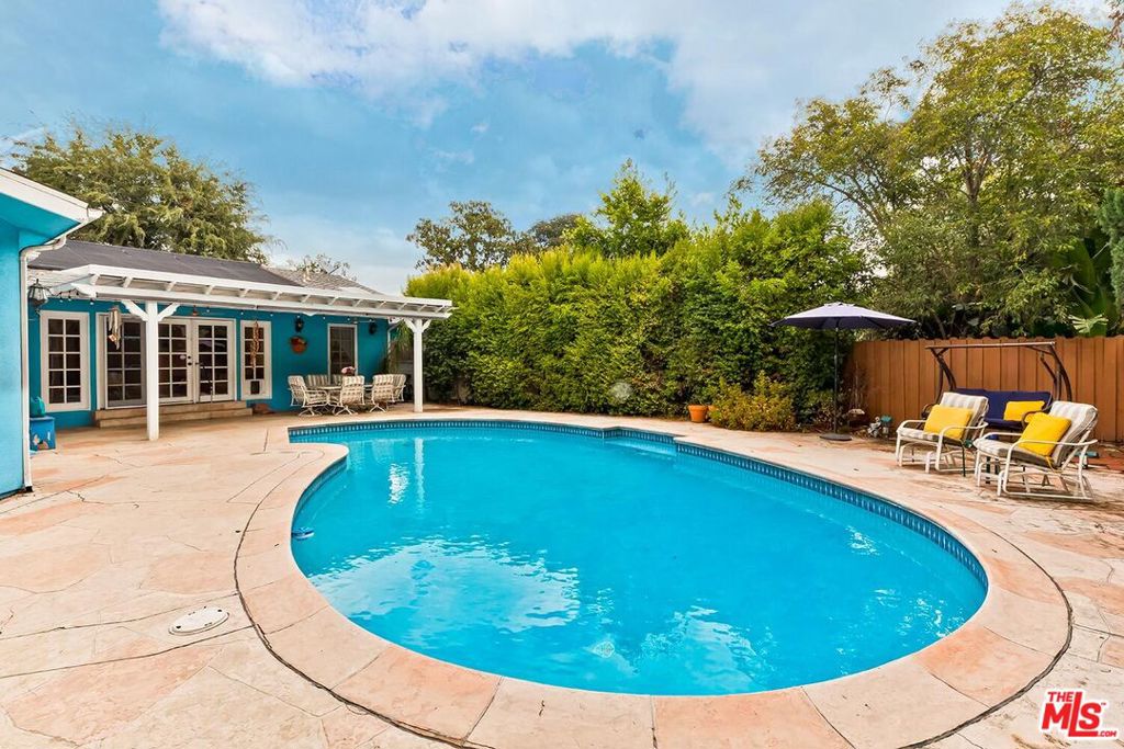 12154 Morrison Street