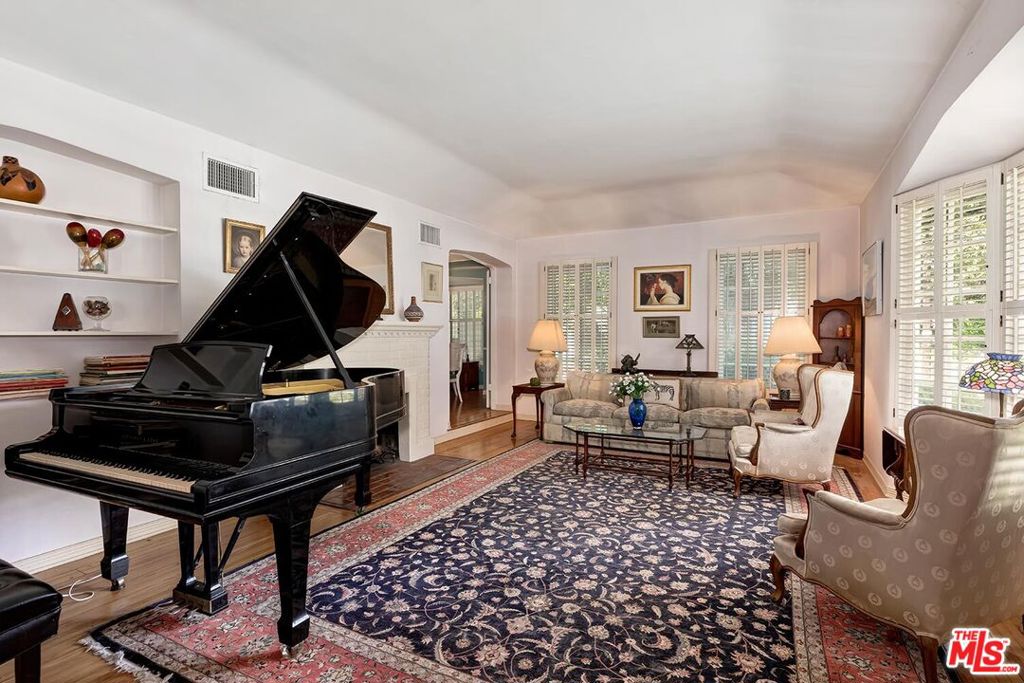 12154 Morrison Street