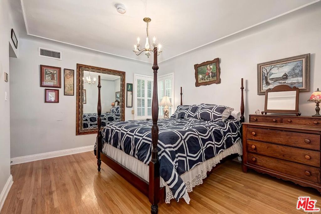 12154 Morrison Street