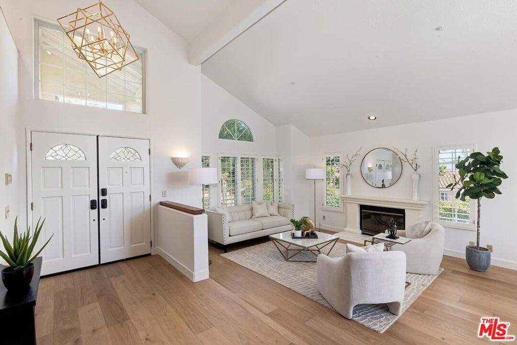 17923 Lone Oak Drive