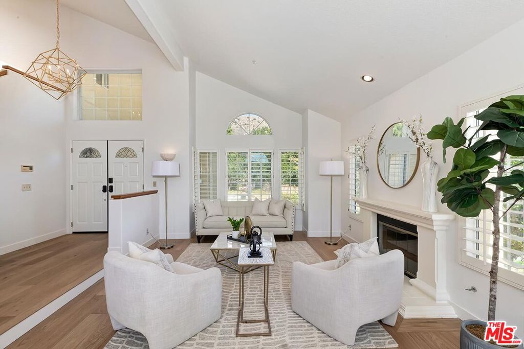 17923 Lone Oak Drive