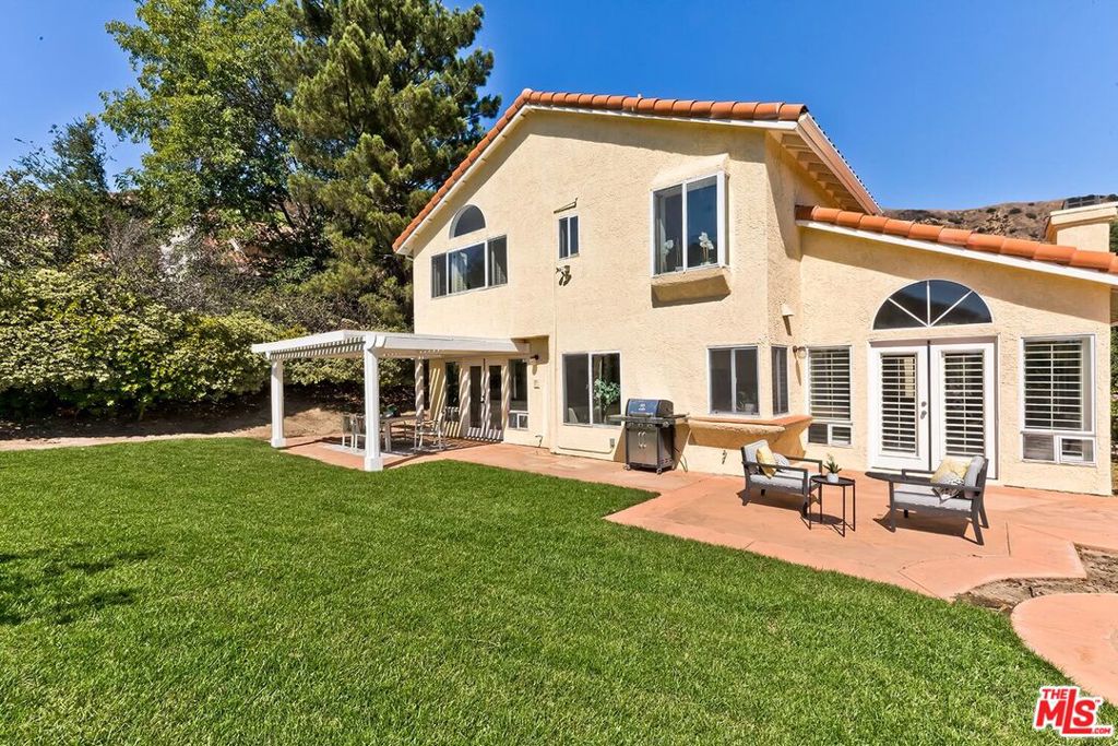 17923 Lone Oak Drive