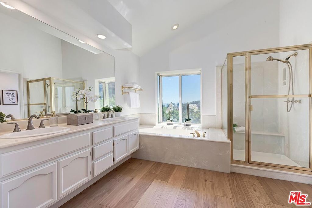 17923 Lone Oak Drive