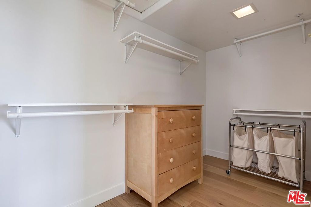 17923 Lone Oak Drive