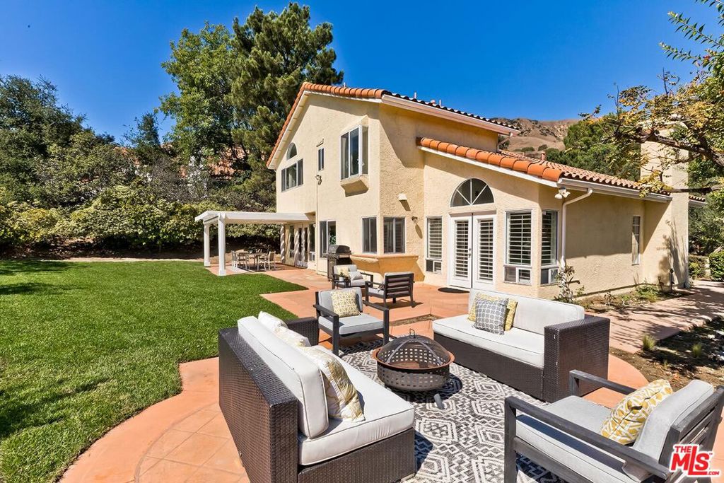 17923 Lone Oak Drive