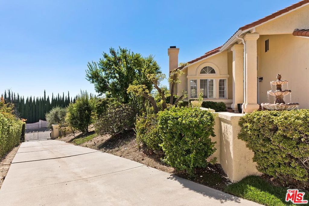 17923 Lone Oak Drive