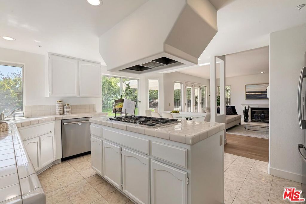 17923 Lone Oak Drive