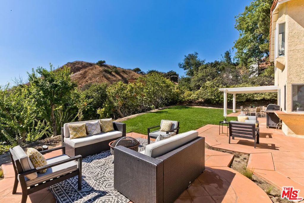 17923 Lone Oak Drive