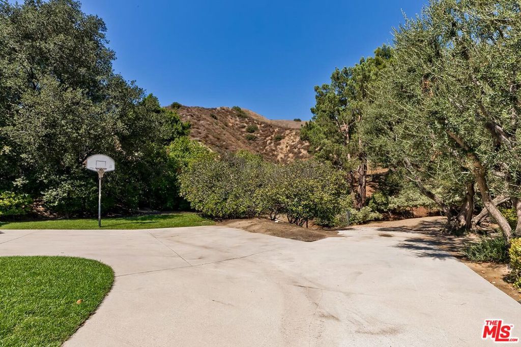 17923 Lone Oak Drive