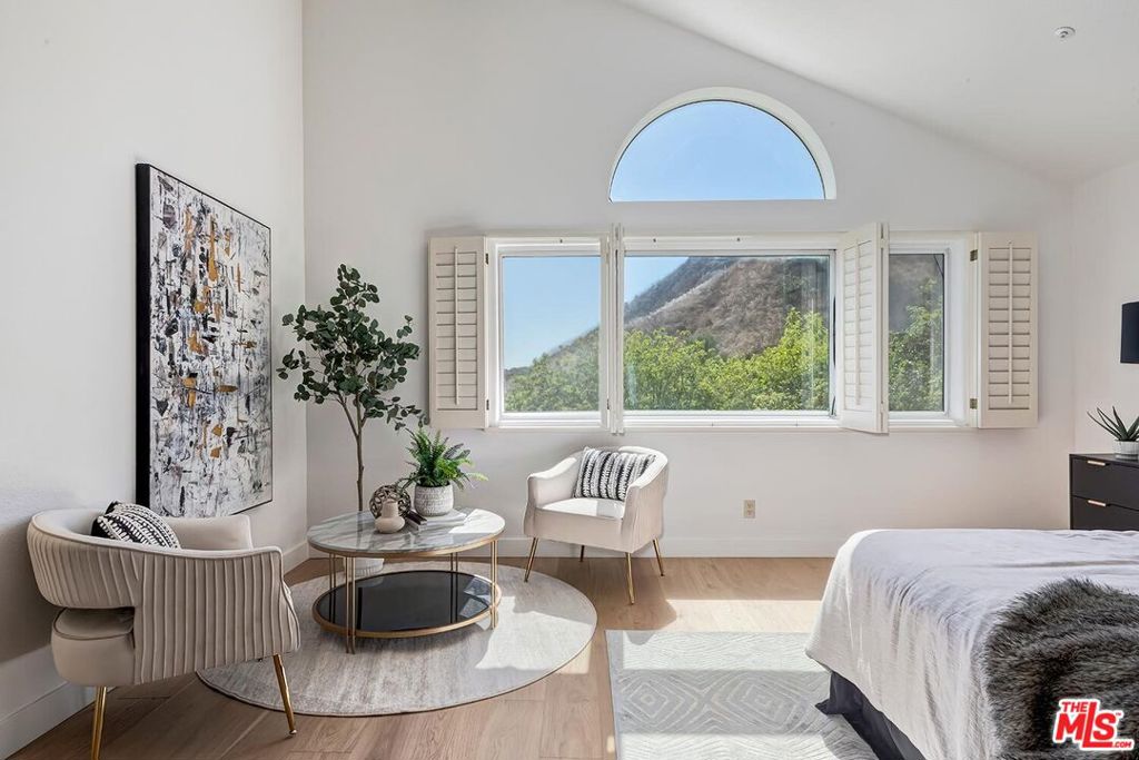 17923 Lone Oak Drive