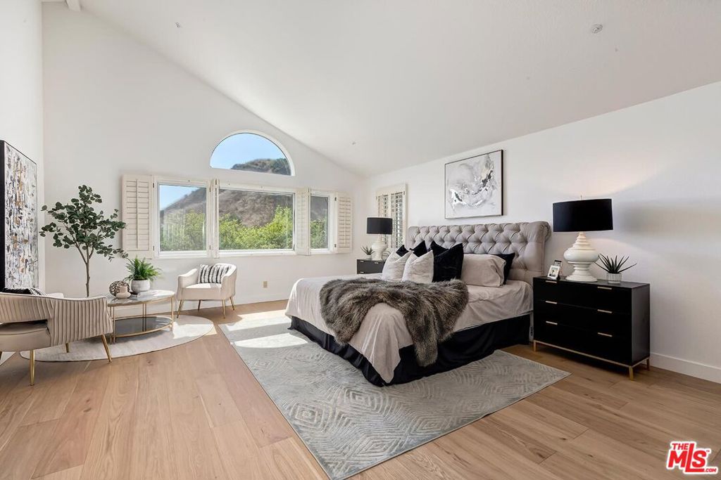 17923 Lone Oak Drive