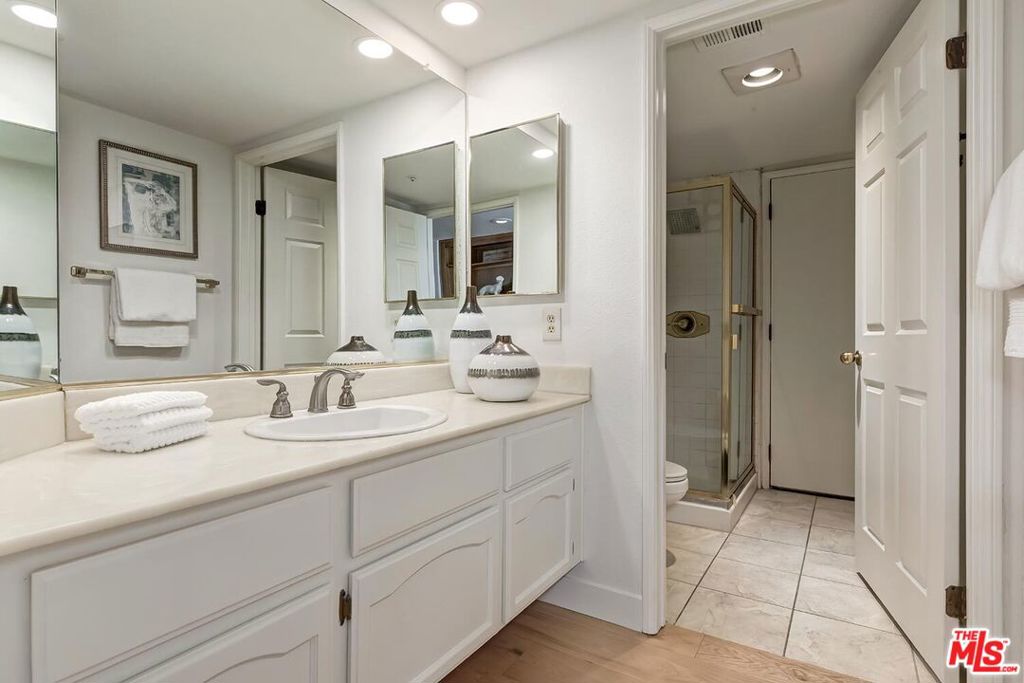 17923 Lone Oak Drive