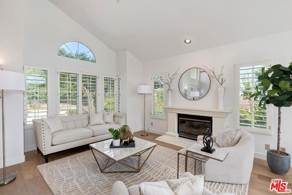 17923 Lone Oak Drive