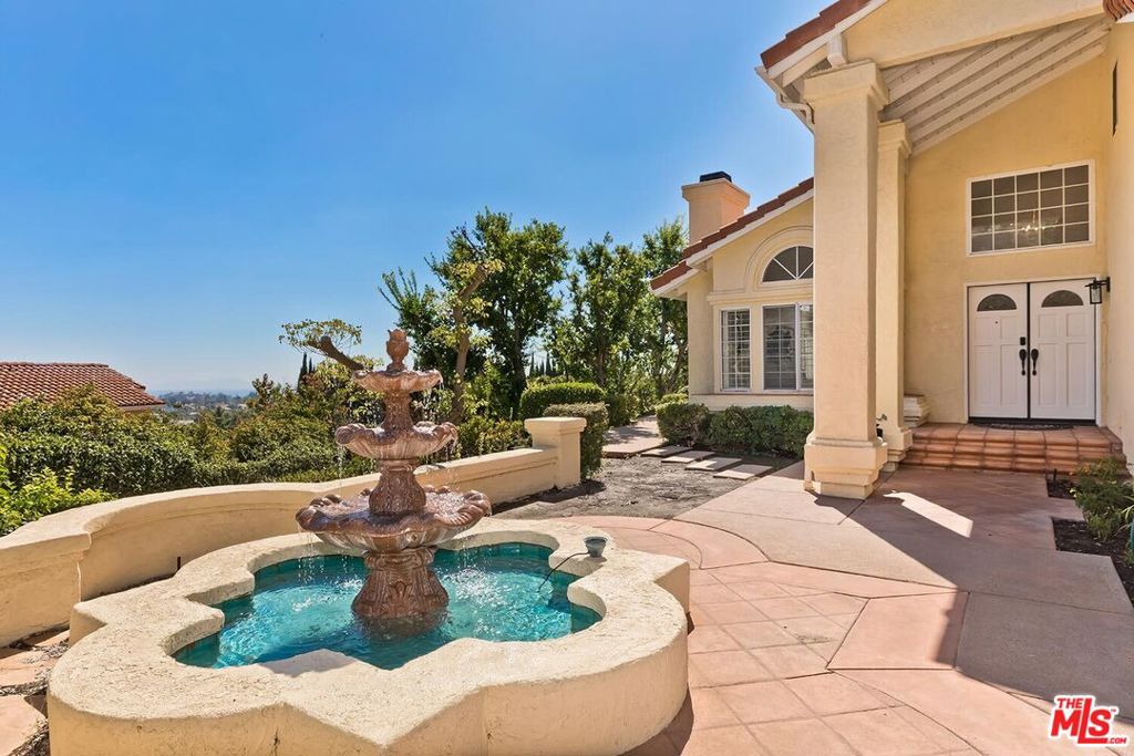 17923 Lone Oak Drive