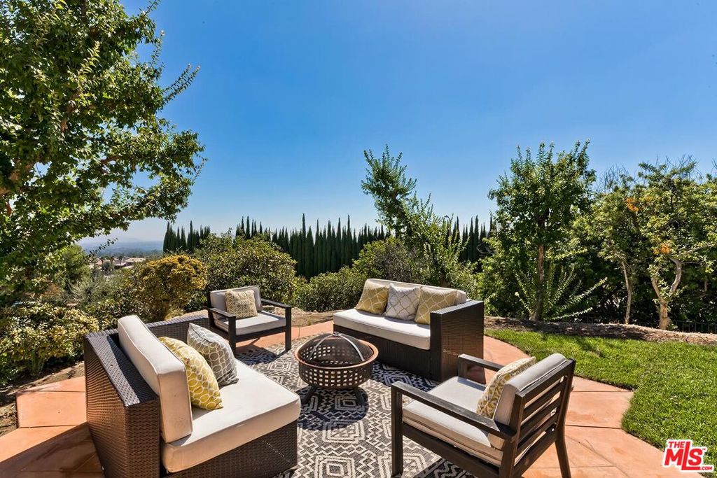 17923 Lone Oak Drive