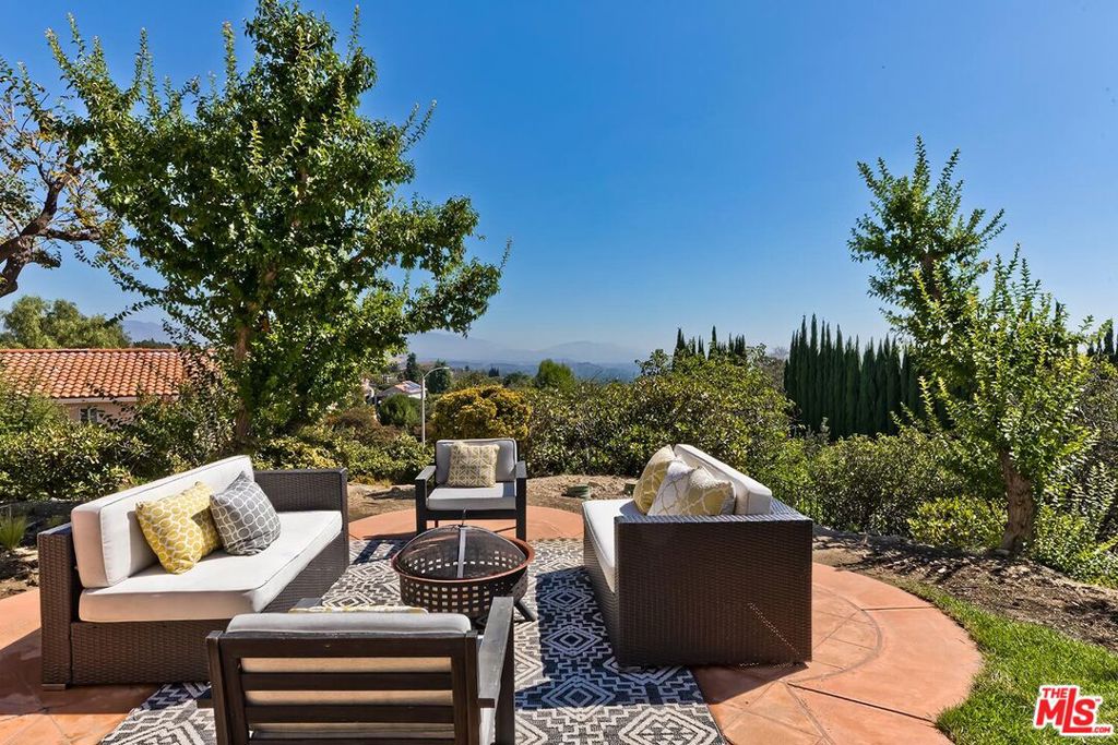 17923 Lone Oak Drive