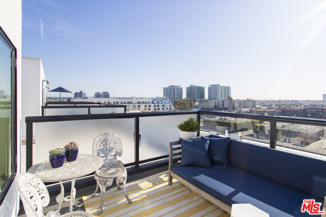 4115 Glencoe Ave Unit: 412