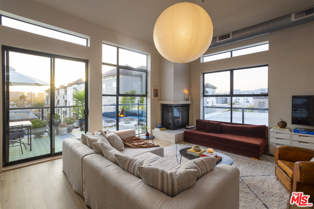 4115 Glencoe Ave Unit: 412