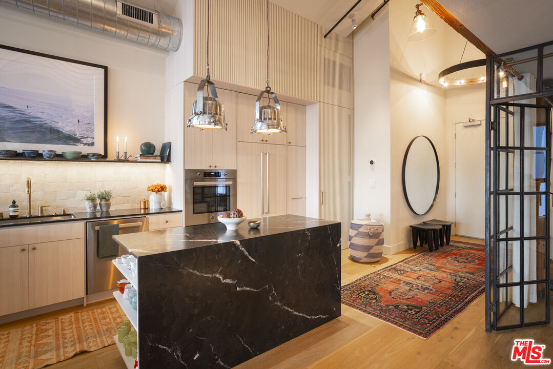 4115 Glencoe Ave Unit: 412