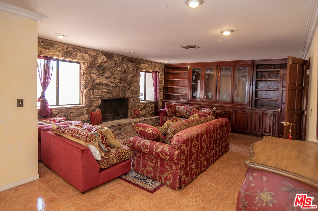 35931 Via Famero Dr