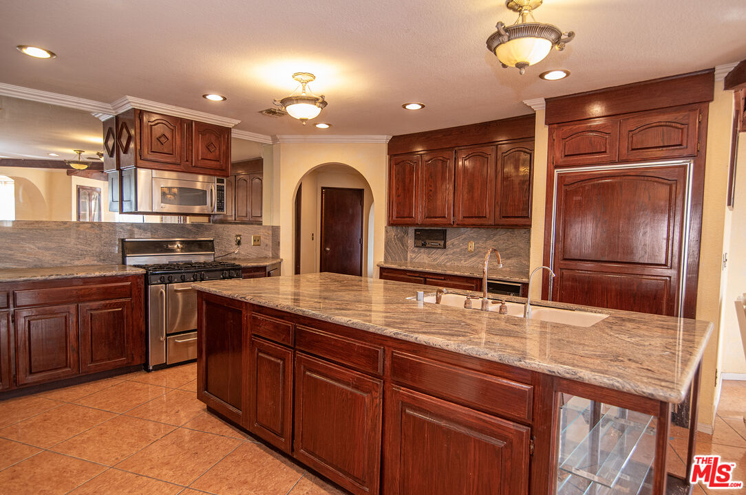 35931 Via Famero Dr