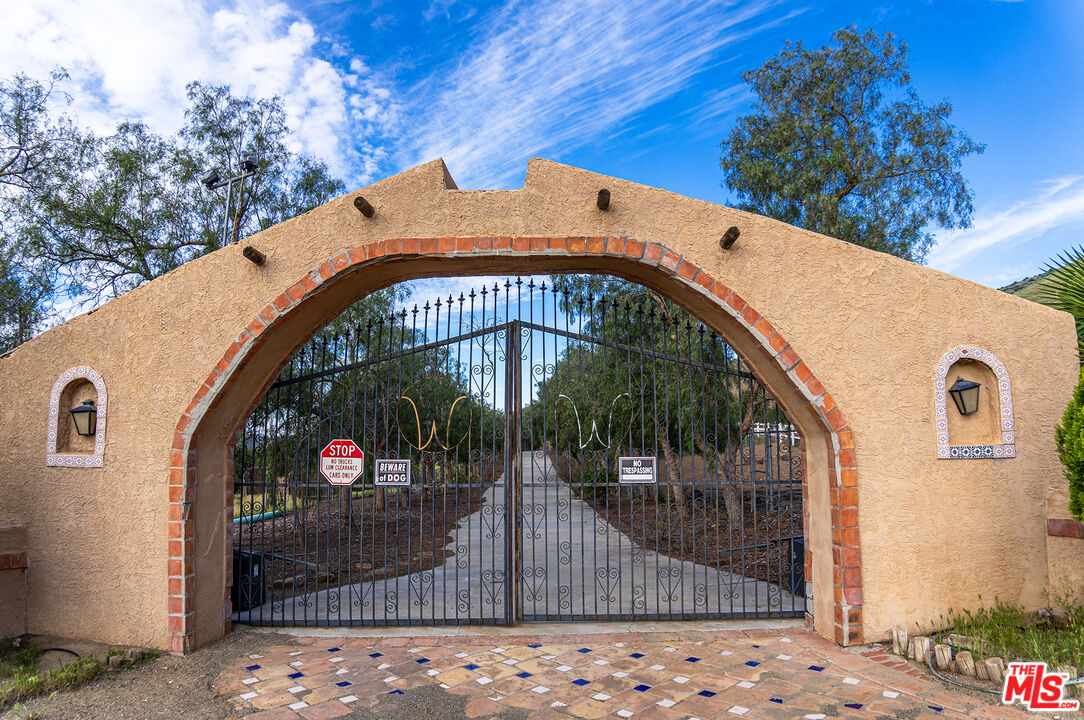 35931 Via Famero Dr