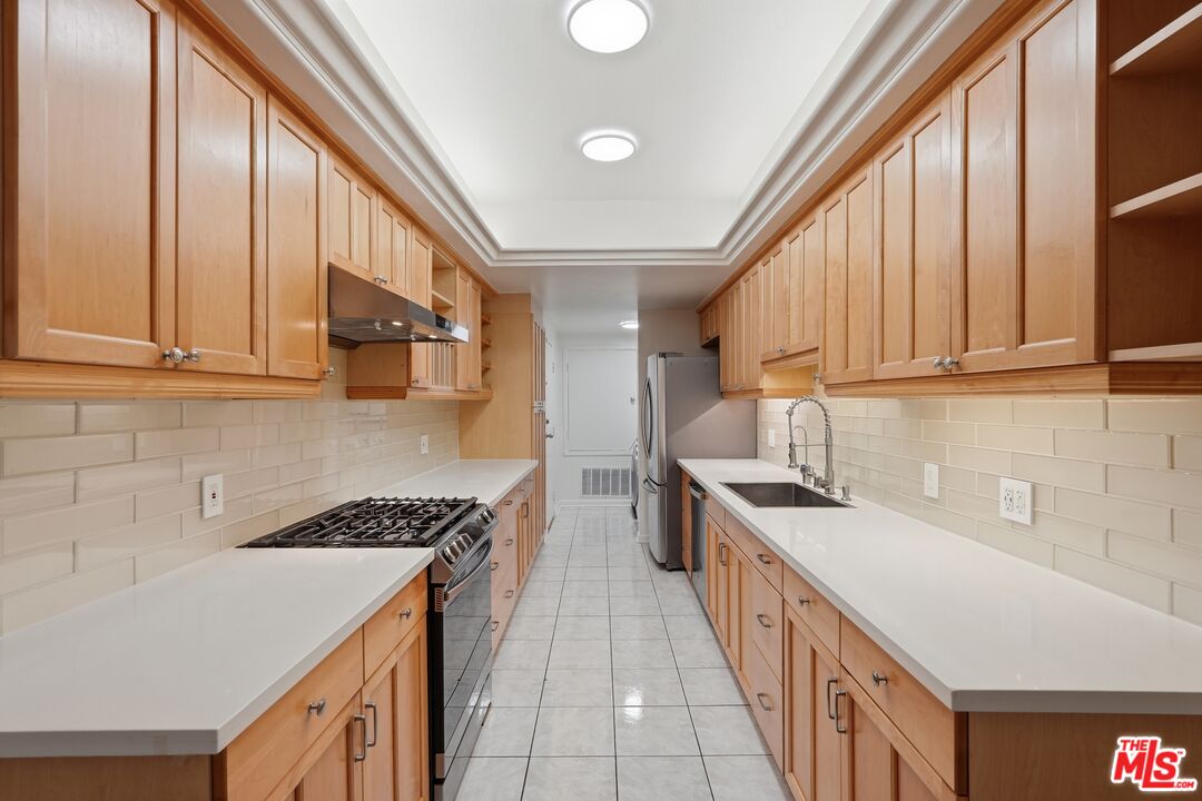 1557 S Beverly Glen Blvd Unit: 108