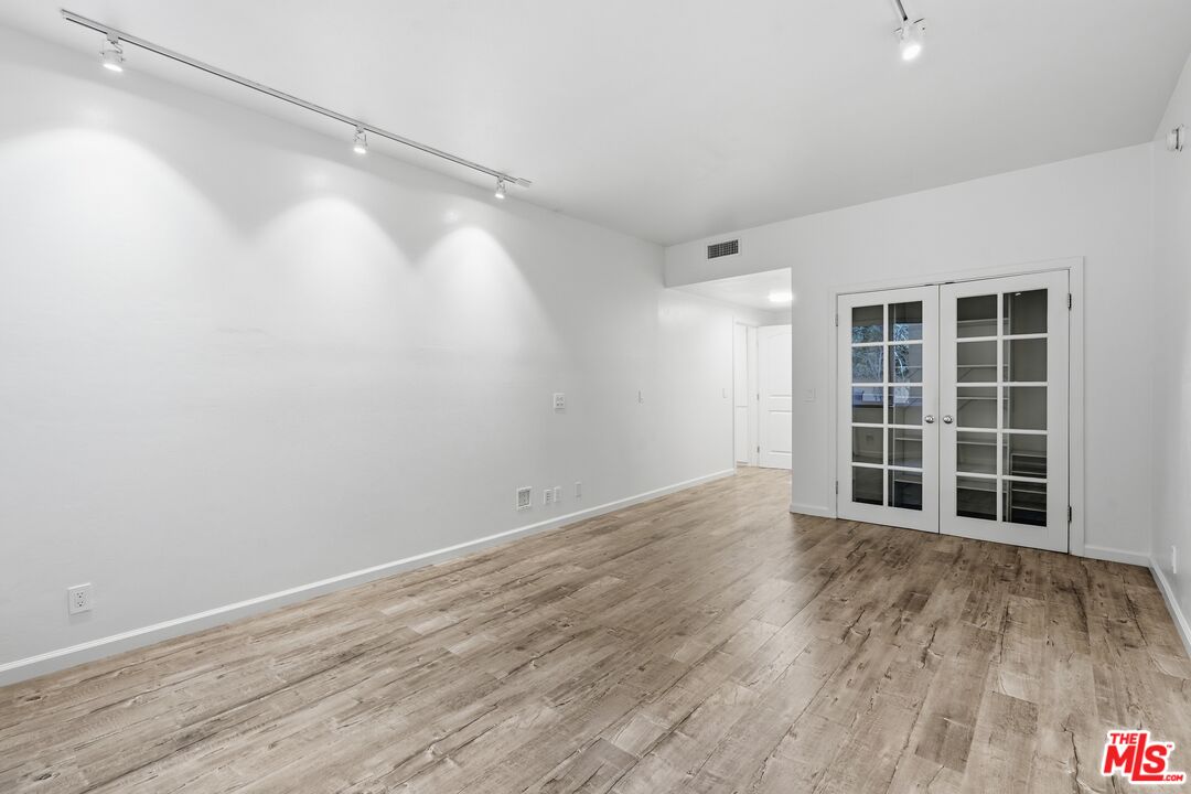 1557 S Beverly Glen Blvd Unit: 108