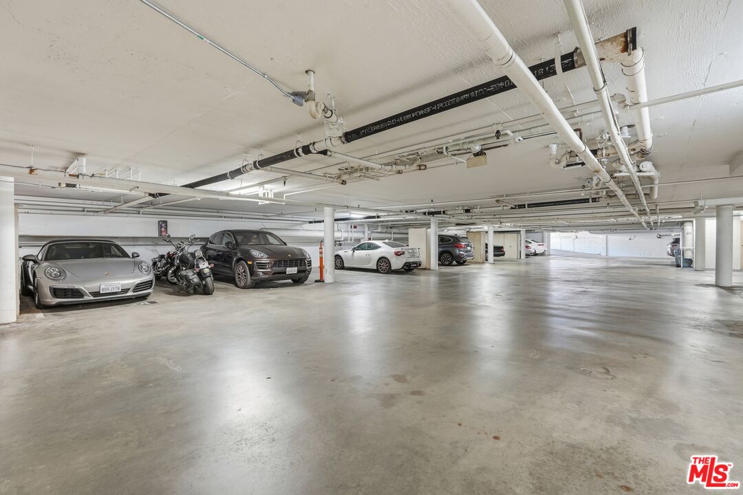 1557 S Beverly Glen Blvd Unit: 108