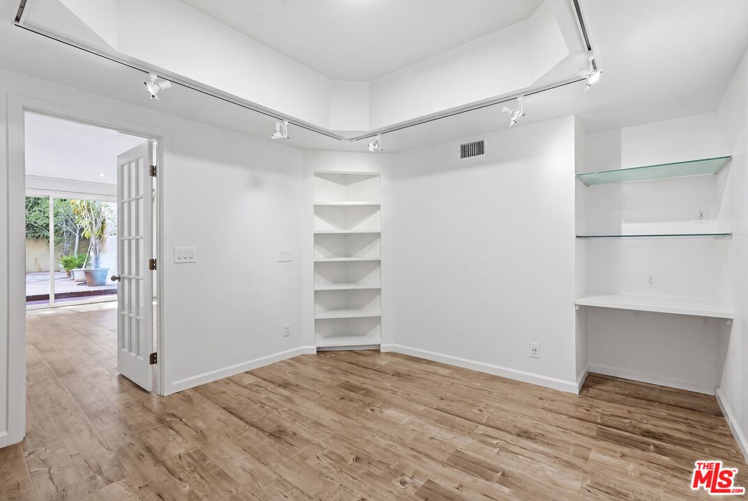 1557 S Beverly Glen Blvd Unit: 108