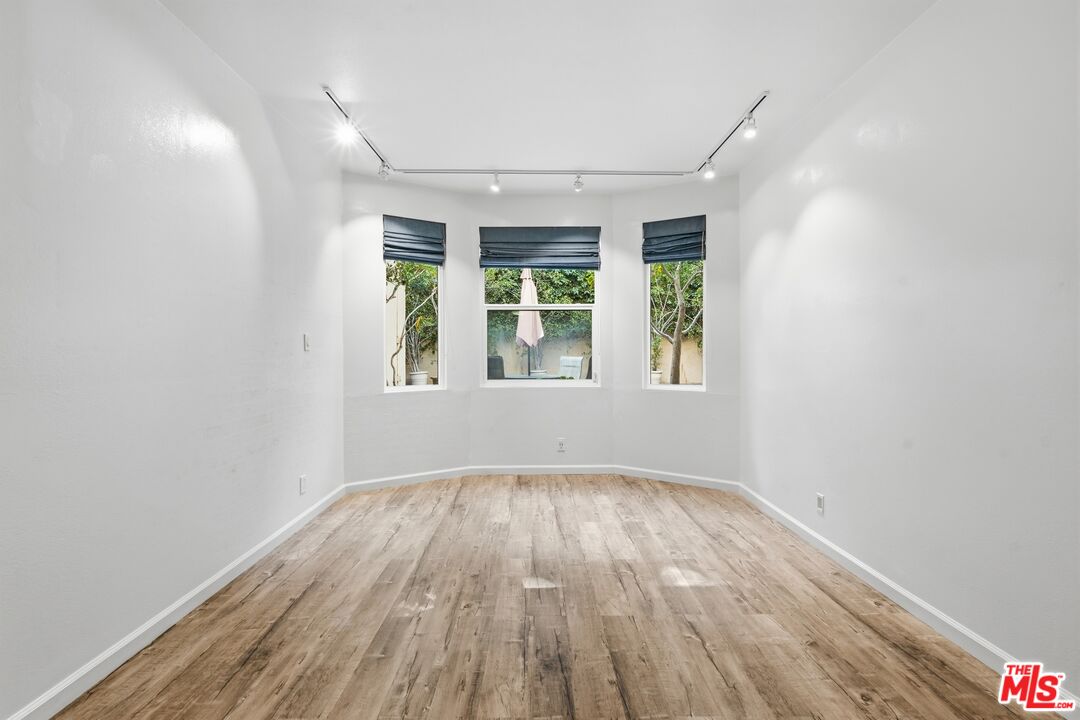 1557 S Beverly Glen Blvd Unit: 108